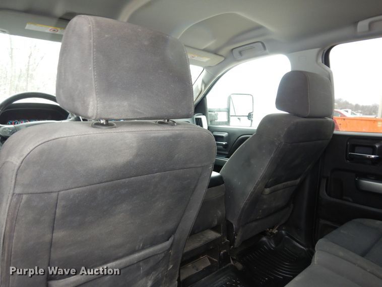 image for item DK7573 2017 Chevrolet Silverado 2500HD  Crew Cab pickup truck