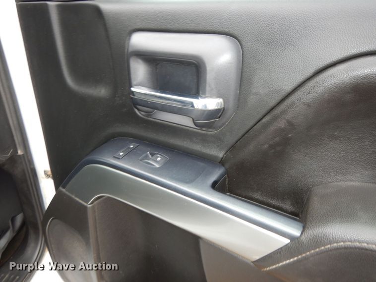 image for item DK7573 2017 Chevrolet Silverado 2500HD  Crew Cab pickup truck