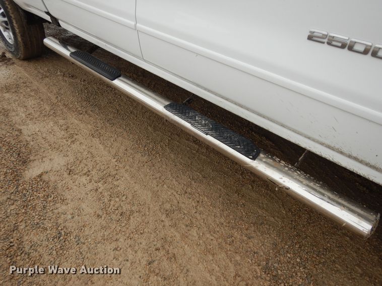 image for item DK7573 2017 Chevrolet Silverado 2500HD  Crew Cab pickup truck