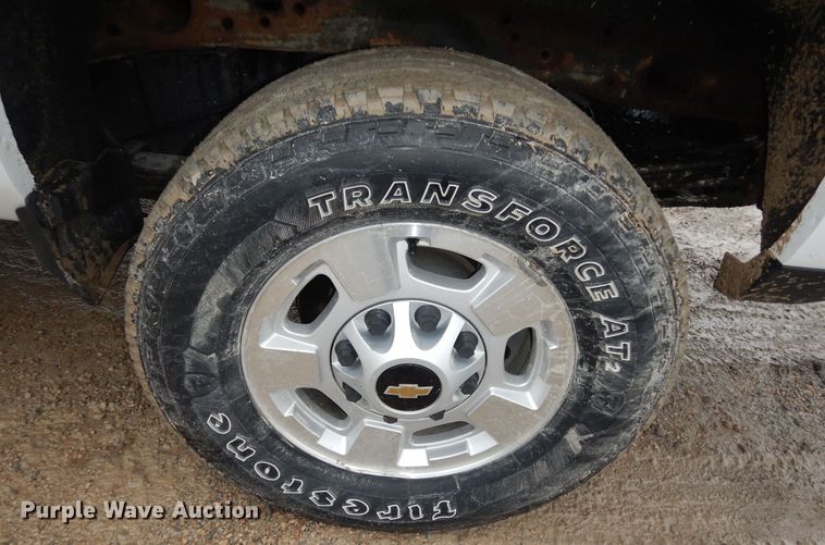 image for item DK7573 2017 Chevrolet Silverado 2500HD  Crew Cab pickup truck