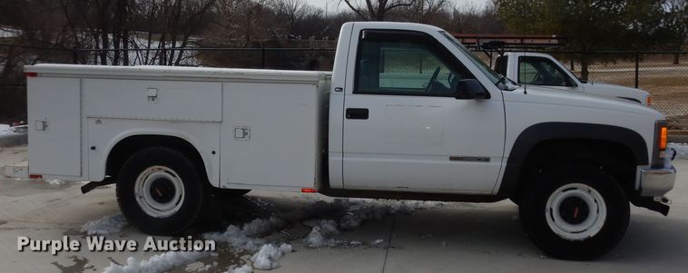 image for item DK7574 1999 GMC Sierra 2500 SL  utility bed pickup truck