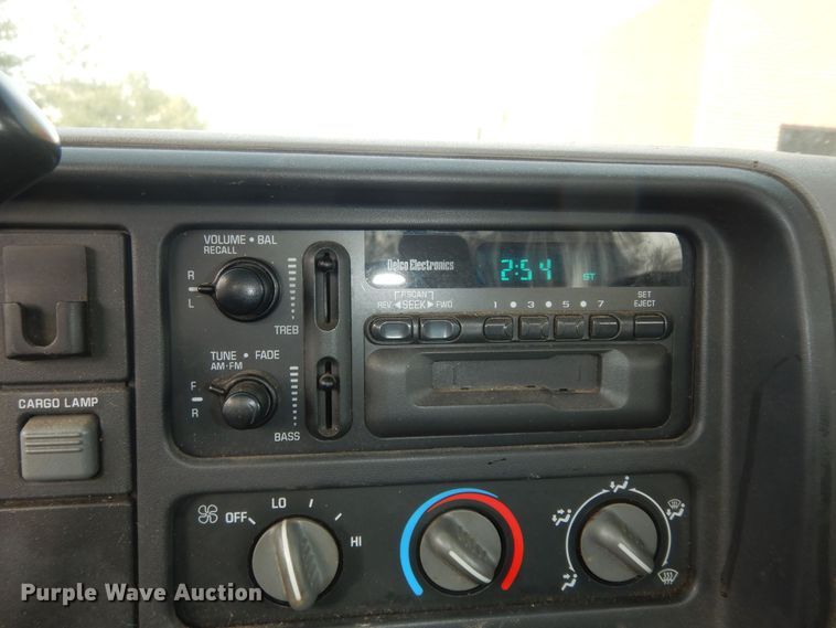 image for item DK7574 1999 GMC Sierra 2500 SL  utility bed pickup truck