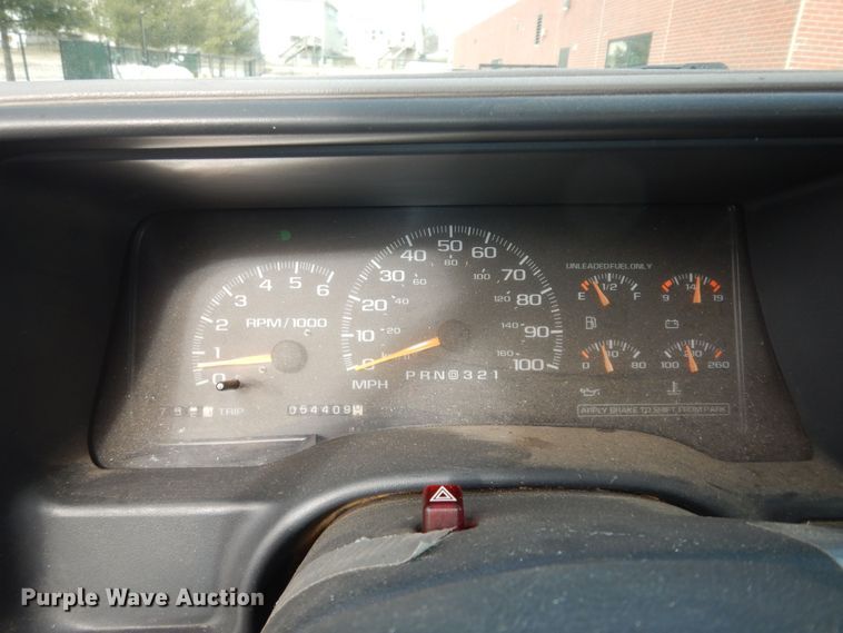 image for item DK7574 1999 GMC Sierra 2500 SL  utility bed pickup truck