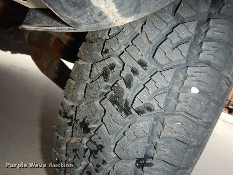 image for item DK7574 1999 GMC Sierra 2500 SL  utility bed pickup truck