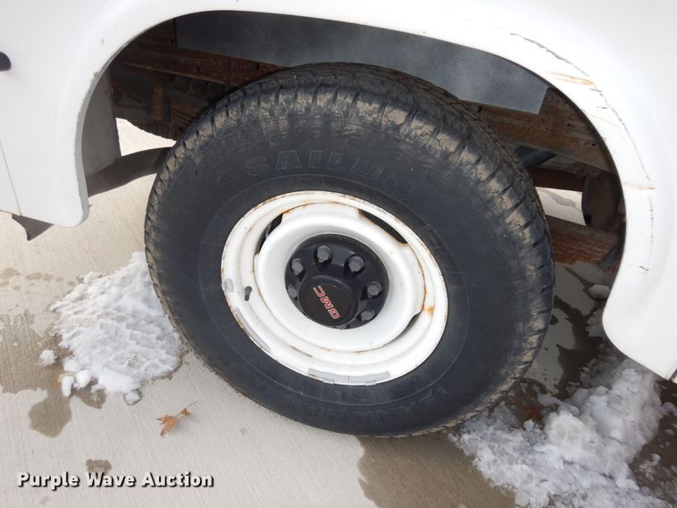 image for item DK7574 1999 GMC Sierra 2500 SL  utility bed pickup truck