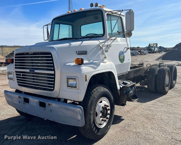 image for item DQ3940 1988 Ford L8000  truck cab and chassis