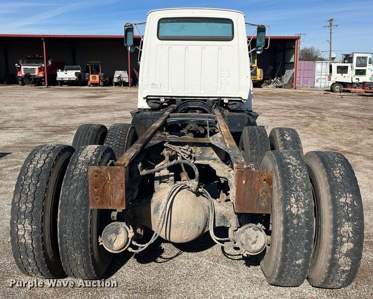 image for item DQ3940 1988 Ford L8000  truck cab and chassis