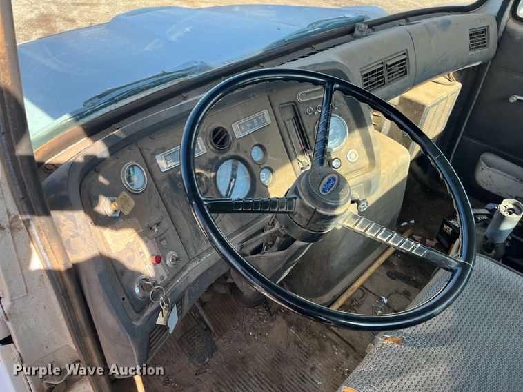 image for item DQ3940 1988 Ford L8000  truck cab and chassis