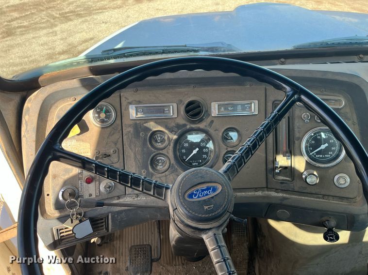 image for item DQ3940 1988 Ford L8000  truck cab and chassis