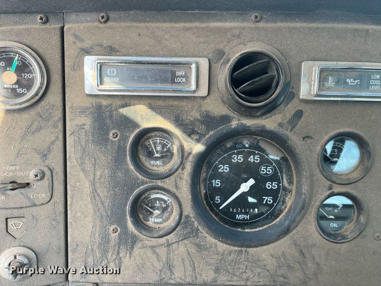 image for item DQ3940 1988 Ford L8000  truck cab and chassis