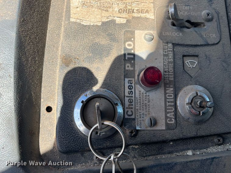 image for item DQ3940 1988 Ford L8000  truck cab and chassis