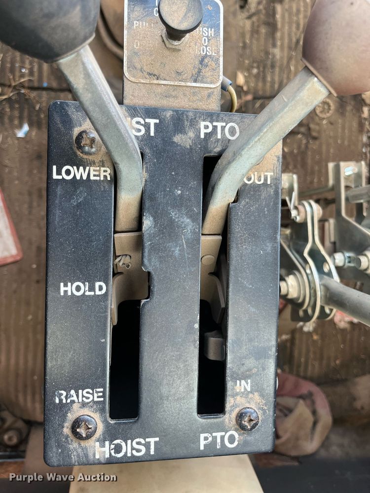 image for item DQ3940 1988 Ford L8000  truck cab and chassis