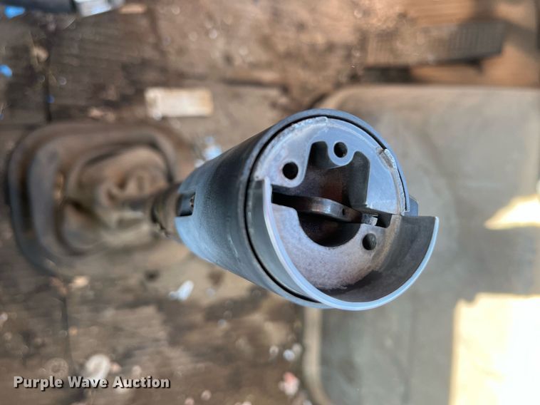 image for item DQ3940 1988 Ford L8000  truck cab and chassis