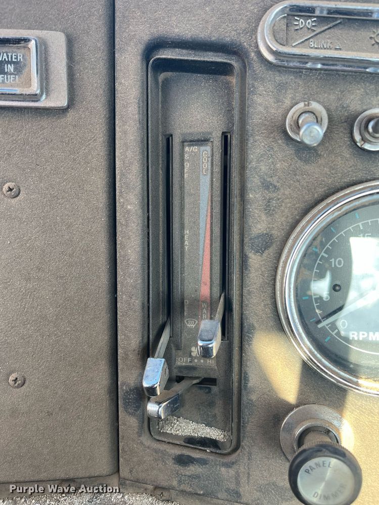 image for item DQ3940 1988 Ford L8000  truck cab and chassis