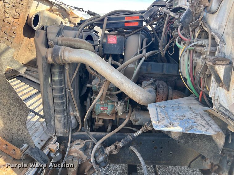 image for item DQ3940 1988 Ford L8000  truck cab and chassis