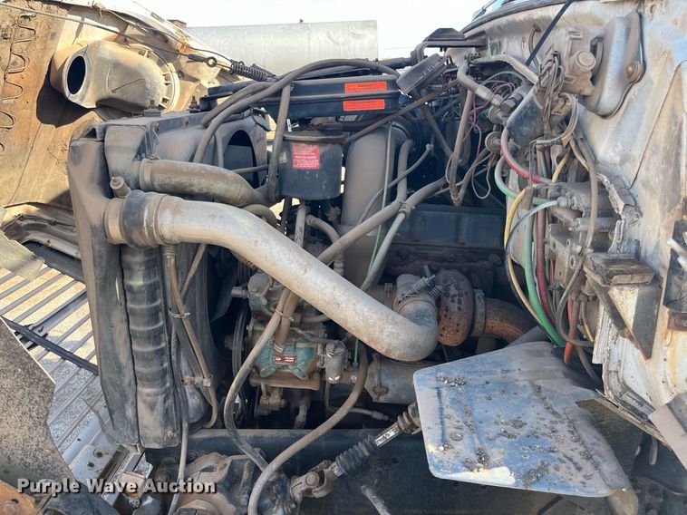 image for item DQ3940 1988 Ford L8000  truck cab and chassis