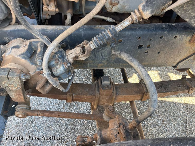 image for item DQ3940 1988 Ford L8000  truck cab and chassis