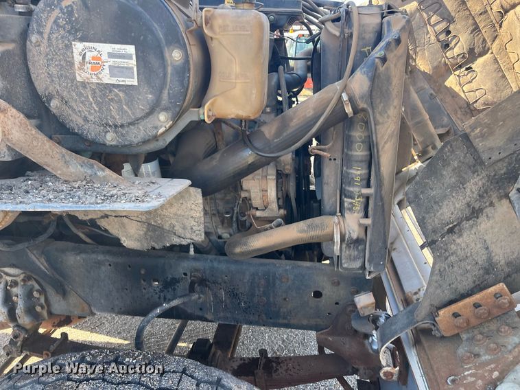 image for item DQ3940 1988 Ford L8000  truck cab and chassis