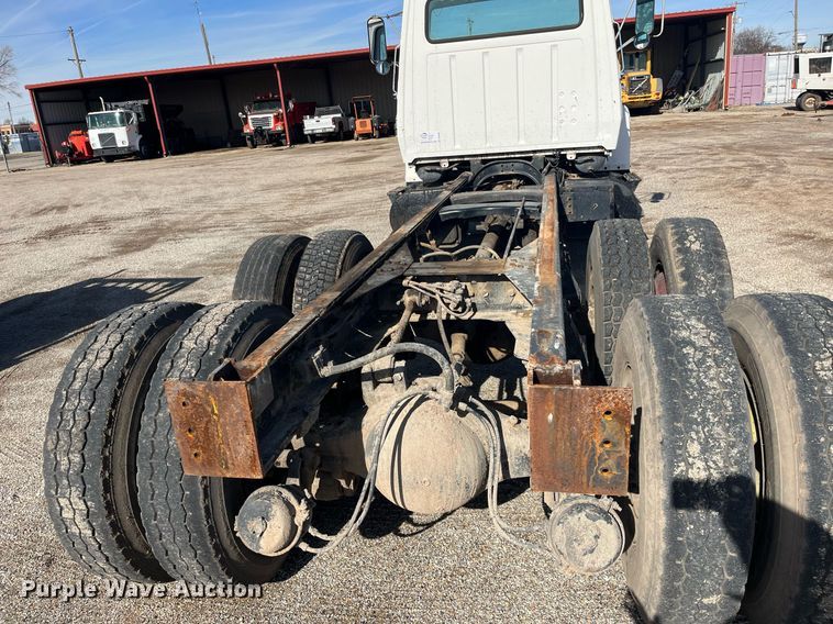 image for item DQ3940 1988 Ford L8000  truck cab and chassis