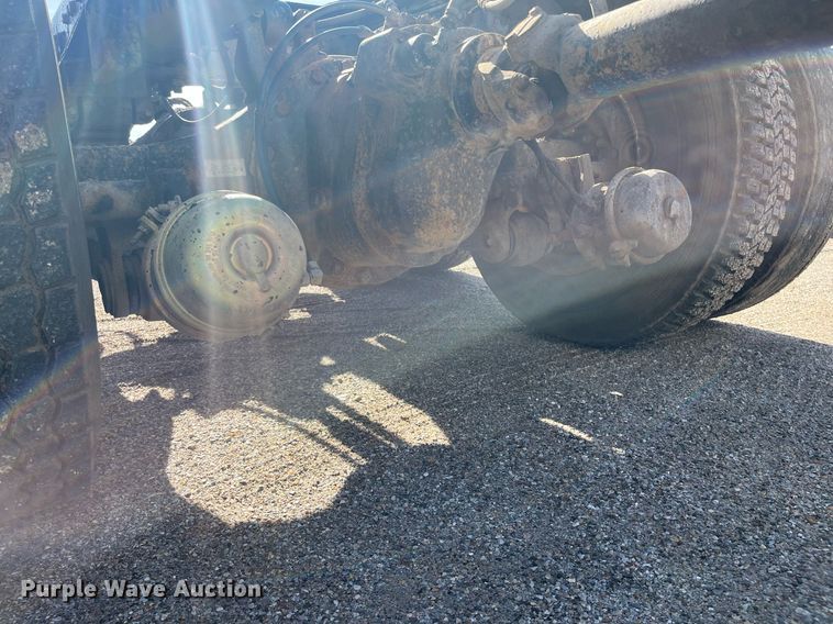 image for item DQ3940 1988 Ford L8000  truck cab and chassis