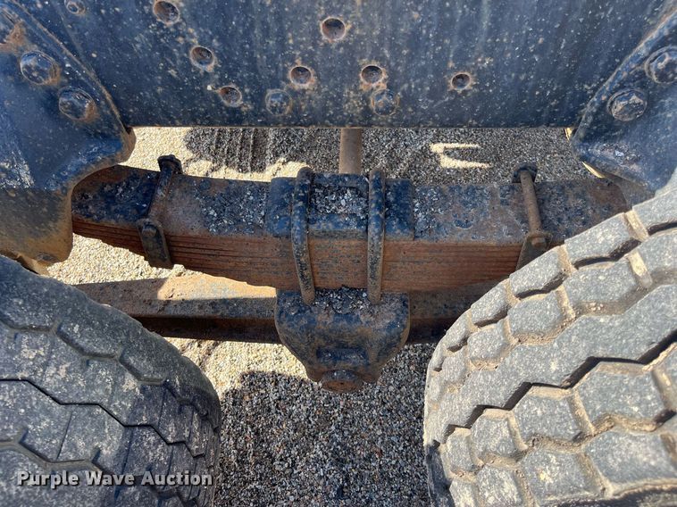 image for item DQ3940 1988 Ford L8000  truck cab and chassis