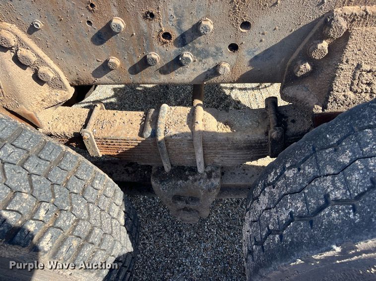 image for item DQ3940 1988 Ford L8000  truck cab and chassis