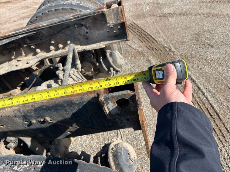 image for item DQ3940 1988 Ford L8000  truck cab and chassis