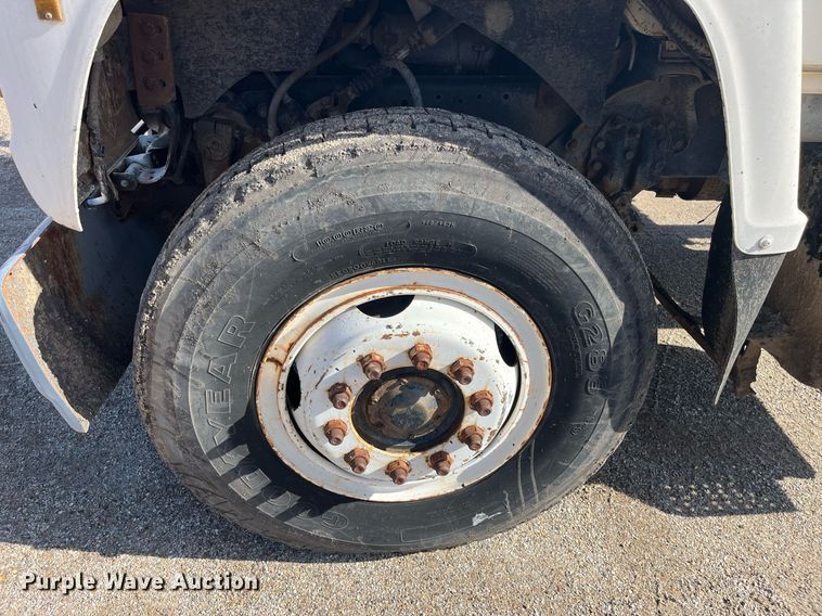 image for item DQ3940 1988 Ford L8000  truck cab and chassis