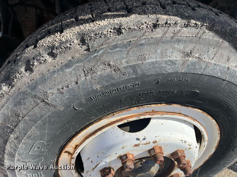 image for item DQ3940 1988 Ford L8000  truck cab and chassis