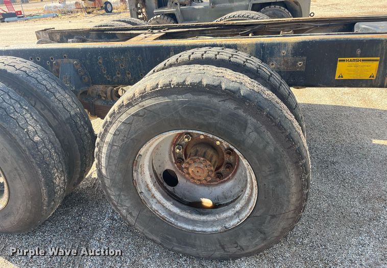 image for item DQ3940 1988 Ford L8000  truck cab and chassis