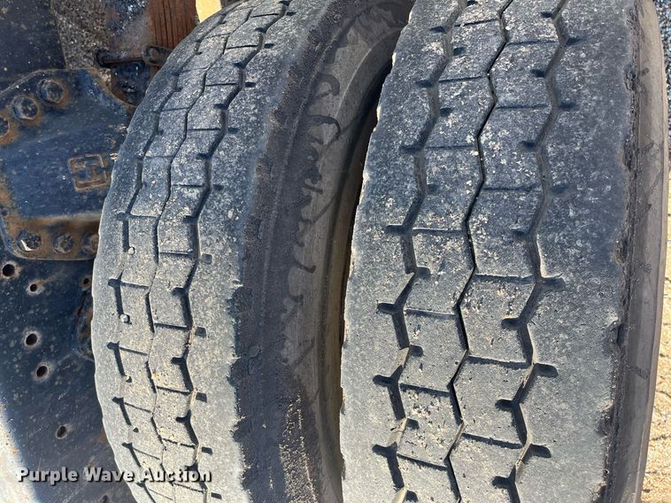 image for item DQ3940 1988 Ford L8000  truck cab and chassis