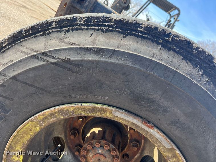 image for item DQ3940 1988 Ford L8000  truck cab and chassis