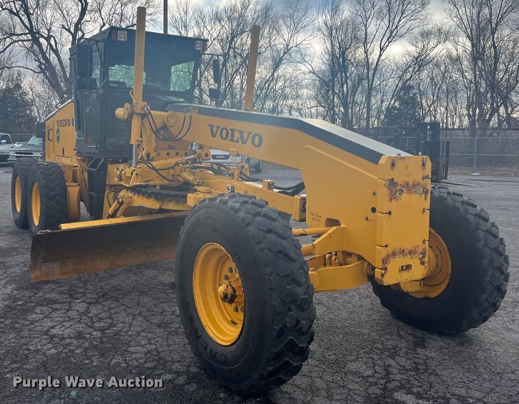 image for item DQ5082 2004 Volvo G720B  motor grader