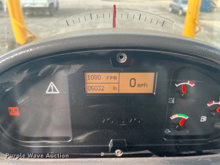 image for item DQ5082 2004 Volvo G720B  motor grader