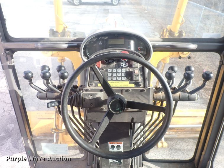 image for item DQ5082 2004 Volvo G720B  motor grader