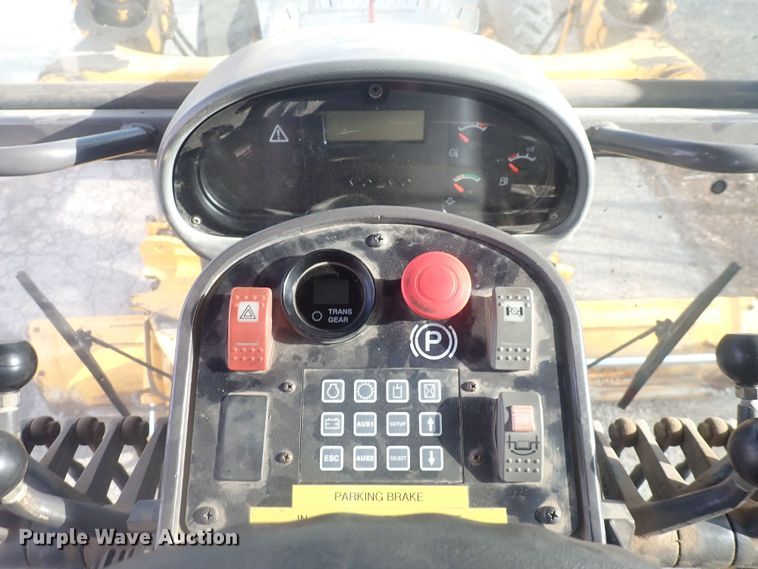 image for item DQ5082 2004 Volvo G720B  motor grader