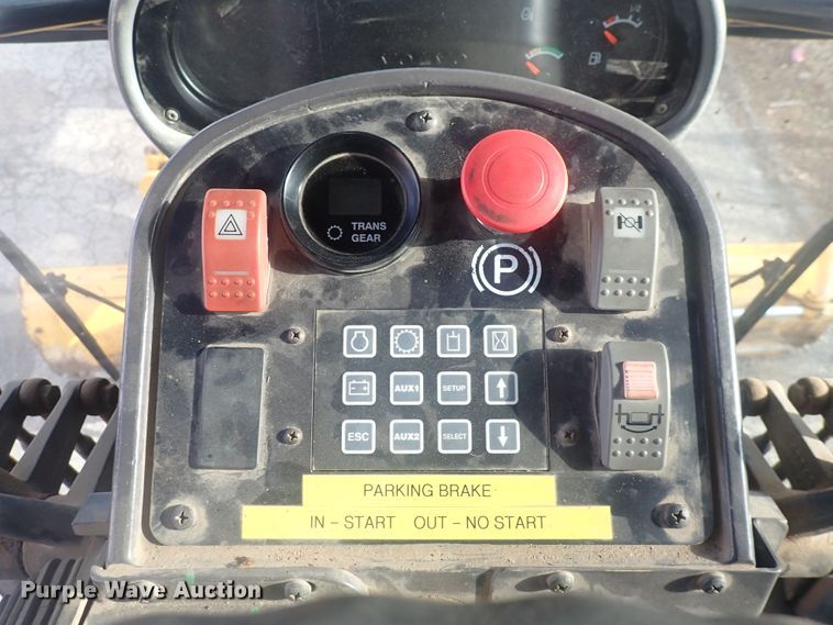 image for item DQ5082 2004 Volvo G720B  motor grader