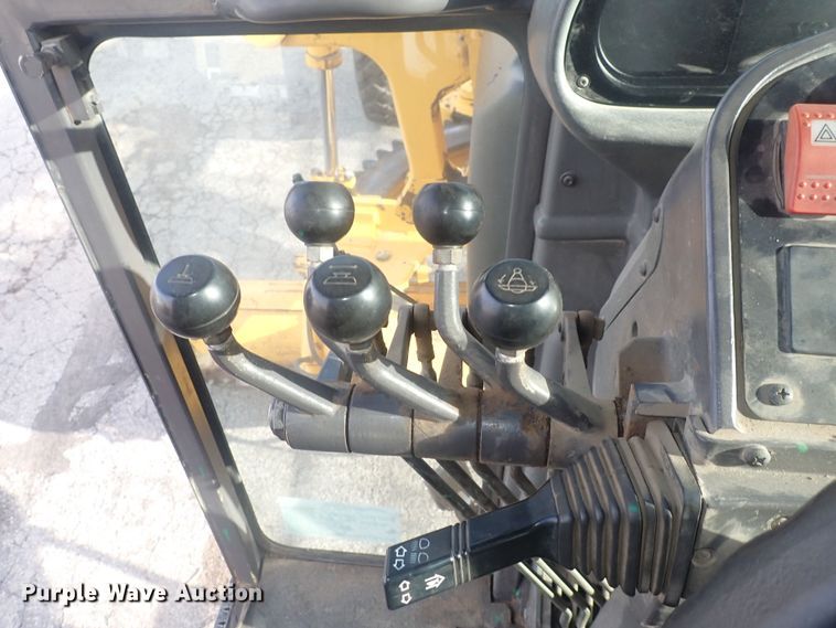 image for item DQ5082 2004 Volvo G720B  motor grader