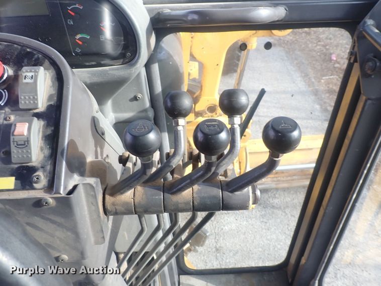 image for item DQ5082 2004 Volvo G720B  motor grader