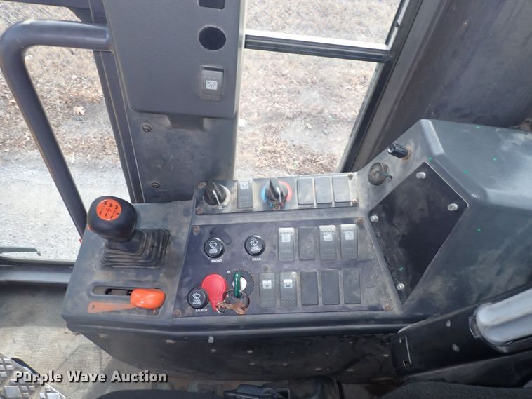 image for item DQ5082 2004 Volvo G720B  motor grader