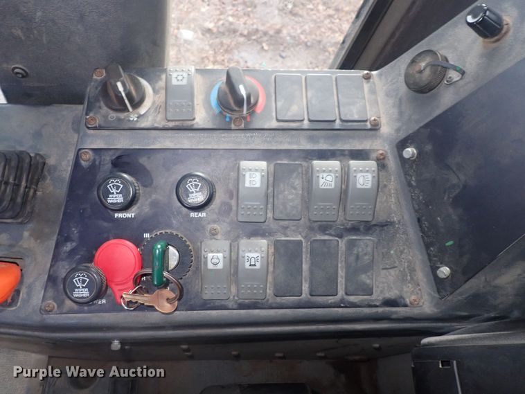 image for item DQ5082 2004 Volvo G720B  motor grader