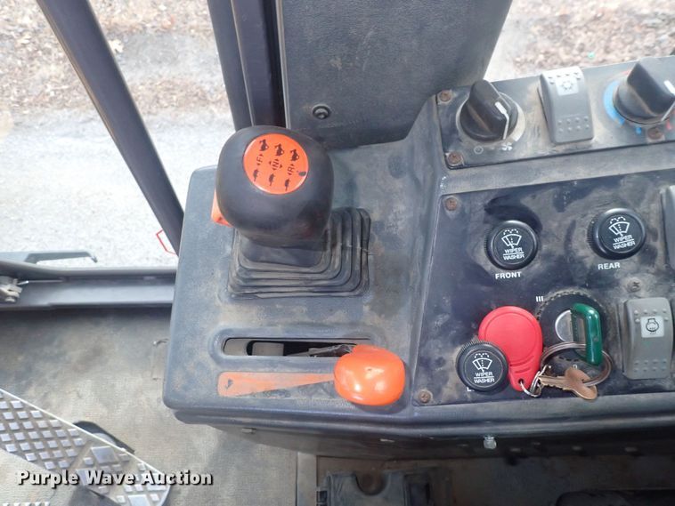 image for item DQ5082 2004 Volvo G720B  motor grader