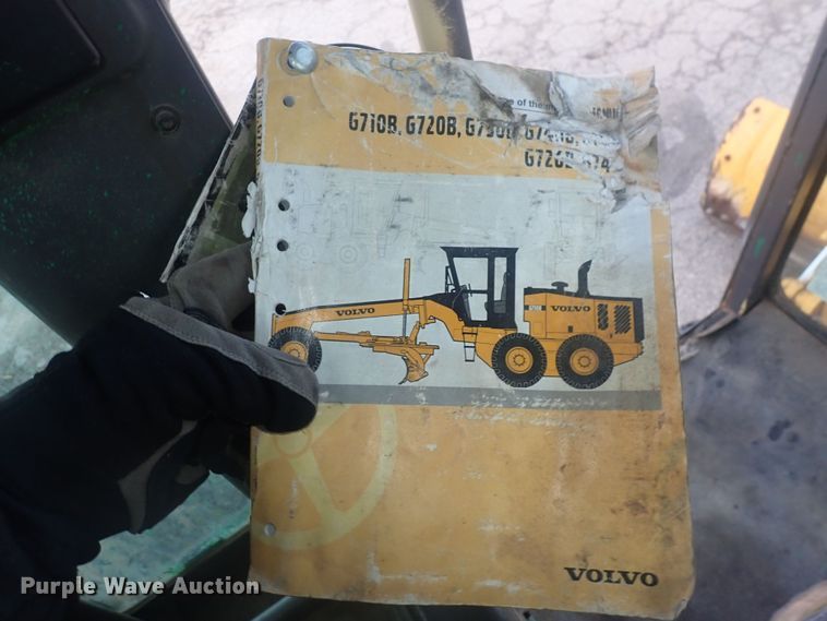 image for item DQ5082 2004 Volvo G720B  motor grader