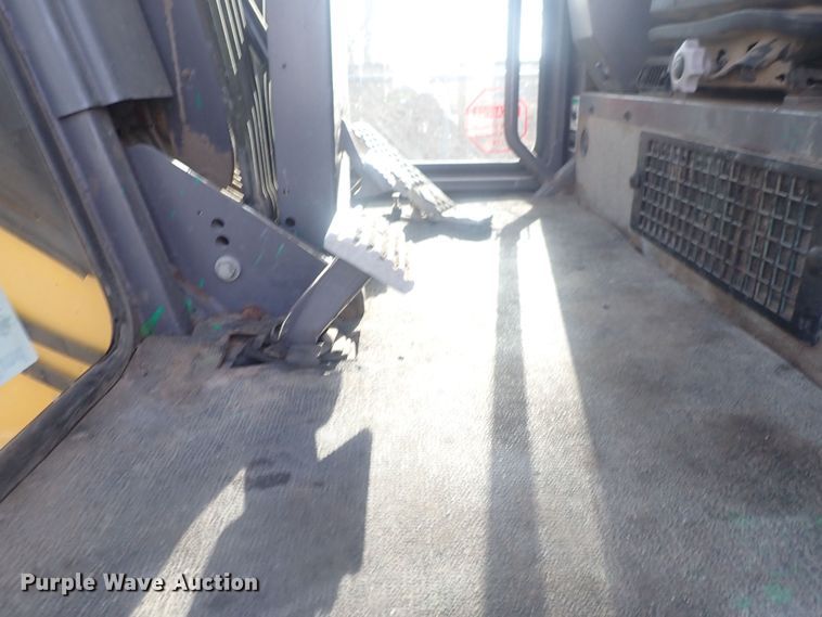 image for item DQ5082 2004 Volvo G720B  motor grader