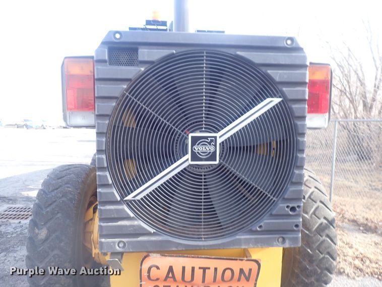 image for item DQ5082 2004 Volvo G720B  motor grader