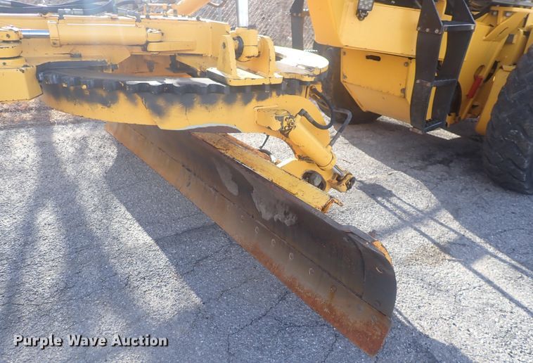 image for item DQ5082 2004 Volvo G720B  motor grader