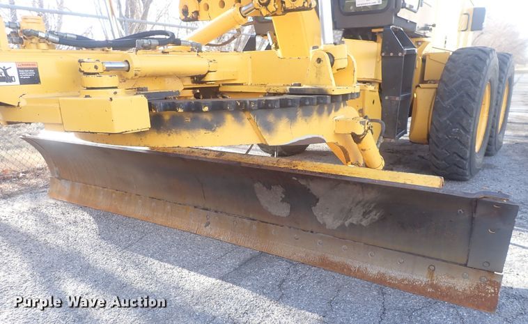 image for item DQ5082 2004 Volvo G720B  motor grader