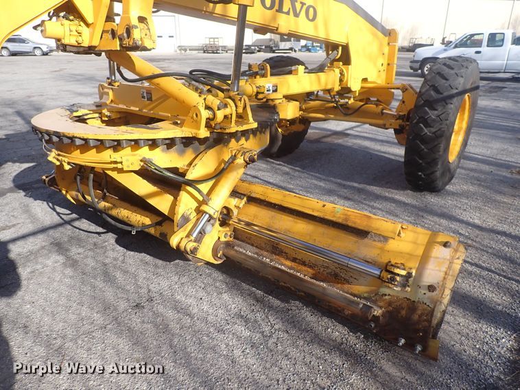 image for item DQ5082 2004 Volvo G720B  motor grader