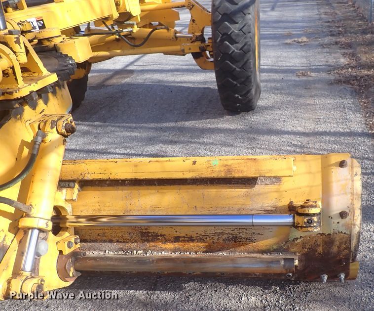 image for item DQ5082 2004 Volvo G720B  motor grader