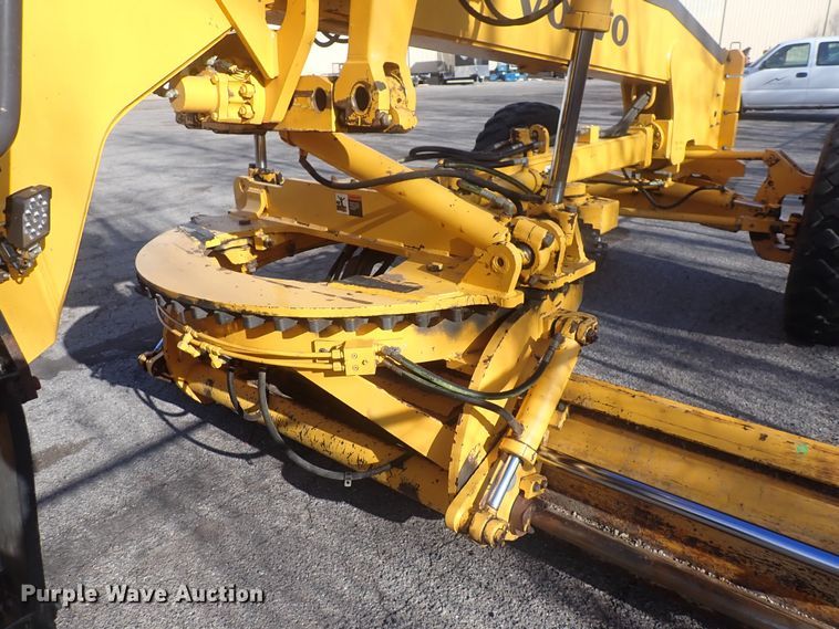 image for item DQ5082 2004 Volvo G720B  motor grader